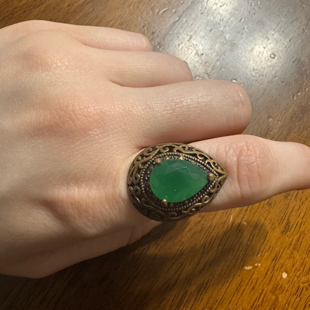 Elegant Green Teardrop Bronze Ring